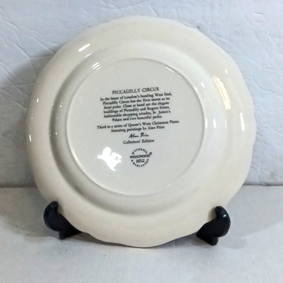 Vintage Wedgwood Queen's Ware Christmas Plates Paintings by Alan Price Set of 4 - Picture 11 of 14
